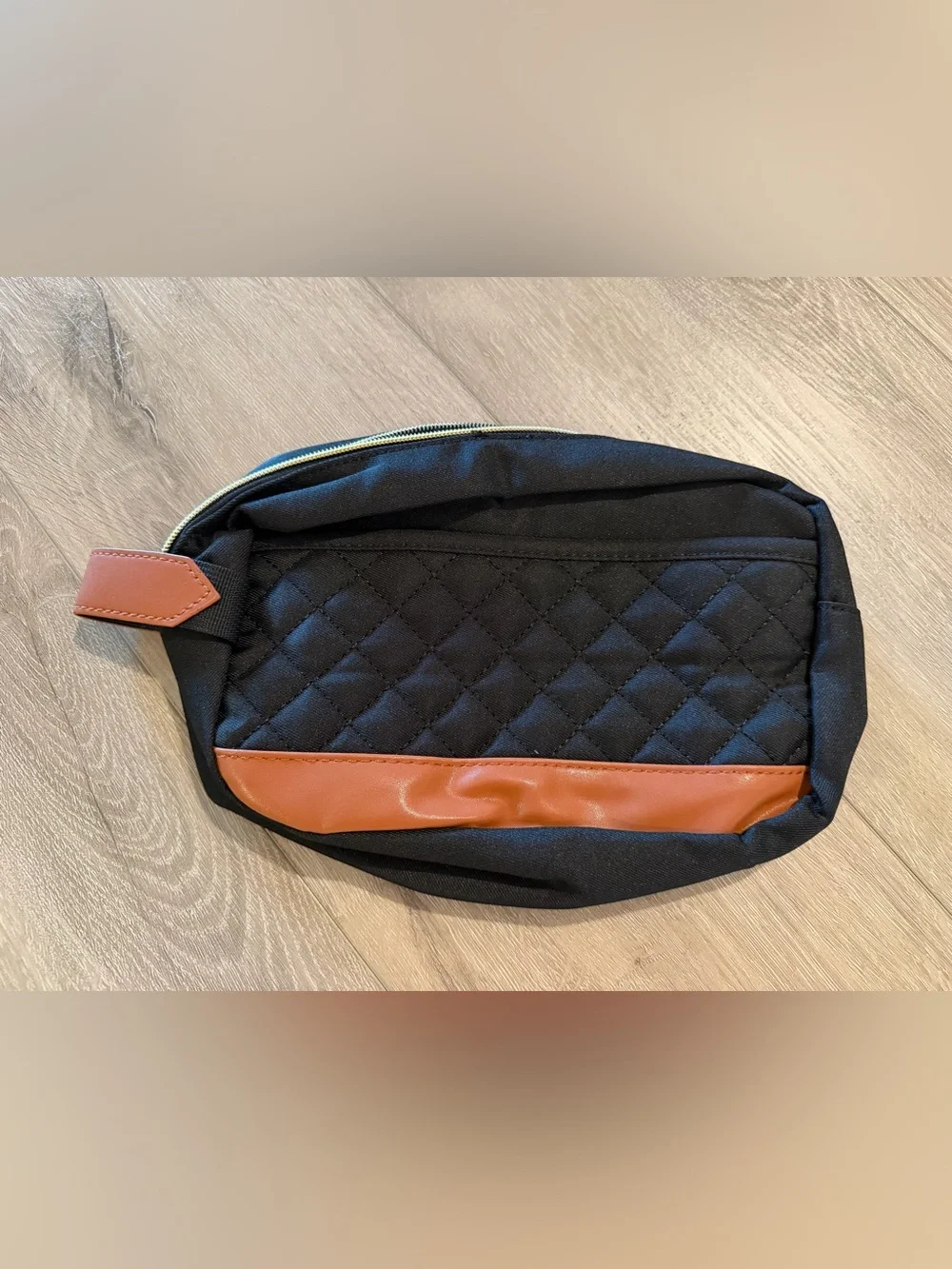 Medium Unbranded Black Quilted Cosmetic Holder - NWOT